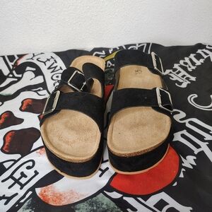 Rouge Helium Black Sandals
